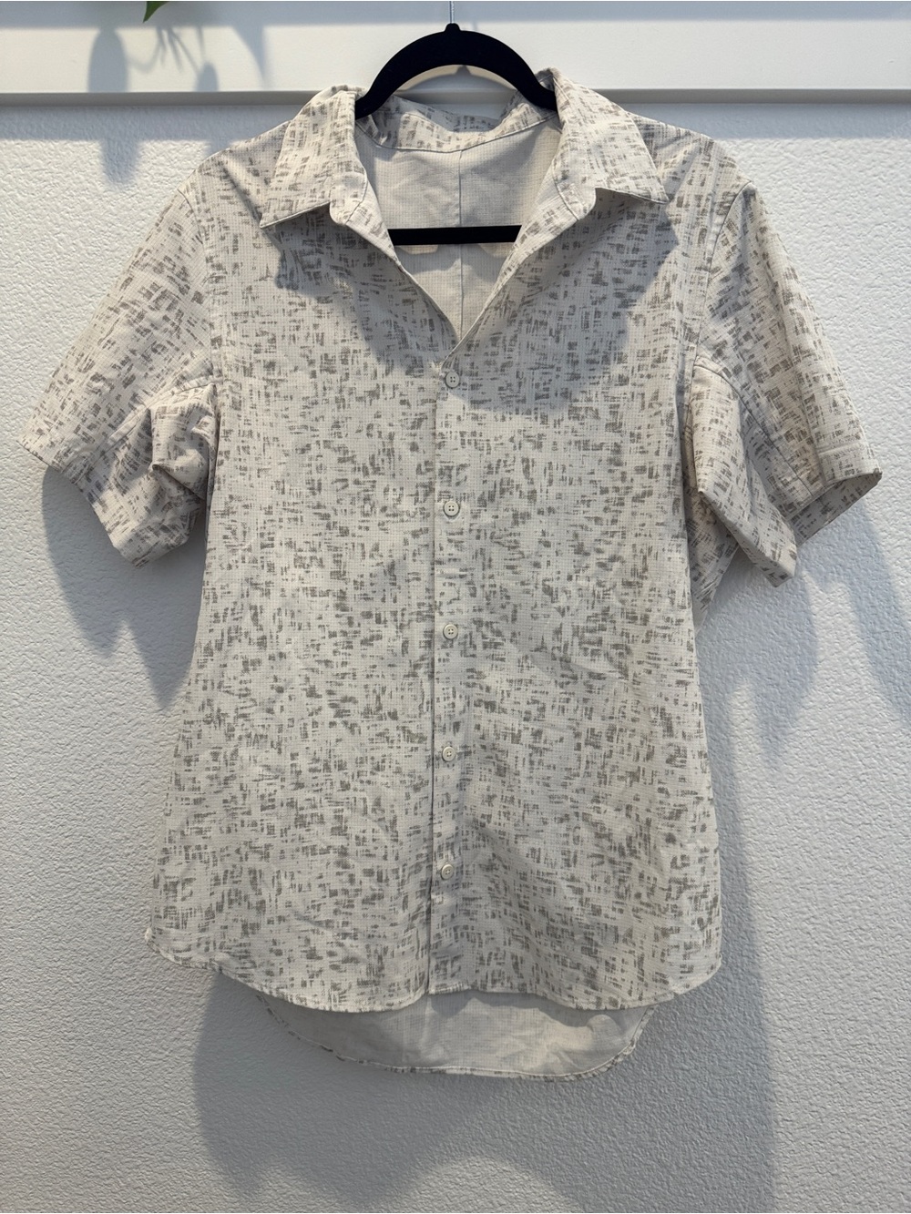 Lululemon men’s short sleeve button up shirt